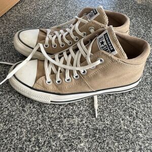 Women’s Tan converse sneakers size 8
